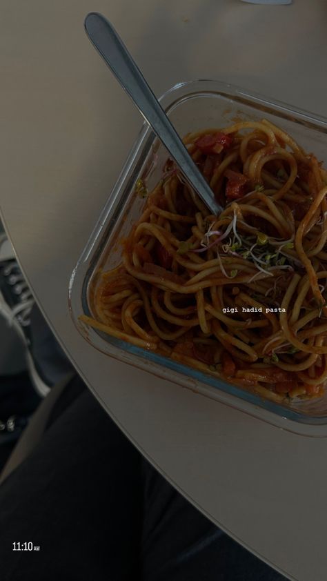 Food In Box Aesthetic, School Lunchbox Aesthetic, Lunchbox Ideas Aesthetic, School Lunch Box Aesthetic, Pasta Story Instagram, Aesthetic Lunch Ideas For School, Packed Lunch Aesthetic, School Lunch Aesthetic, Lunchbox Aesthetic