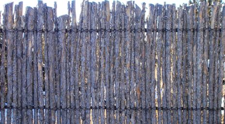 Vigas, Latillas, and Cedar Stays Latilla Fence, Ocotillo Fence, Coyote Fence, Outdoor Design Ideas, Fences Ideas, Adobe Homes, Wood Picket Fence, Spotted Owl, Garden Fences