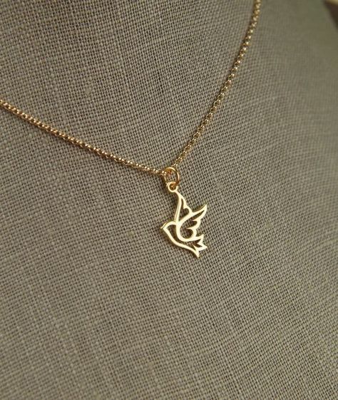 Dove Pendant, Jewelry Necklace Simple, Dove Necklace, Fancy Jewelry Necklace, Nothing To Lose, Pretty Jewelry Necklaces, Modern Gold Jewelry, Gold Jewelry Simple Necklace, Gold Pendant Jewelry