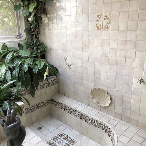 Bathroom Plants, House Mouse, Dream Room Inspiration, Bath Room, Dream House Interior, House Room, Dream Rooms, Florida Home, Pretty House