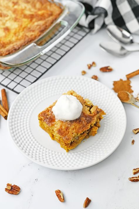 Looking for a quick and delicious fall dessert? Try this easy pumpkin dump cake recipe! With just a few ingredients, you’ll have a warm, spiced treat perfect for any holiday gathering or cozy night in. The combination of pumpkin, cake mix, and butter creates a mouthwatering dessert that everyone will love. Customize it with your favorite toppings or add-ins for a personal twist. Enjoy a simple yet impressive dessert that embodies the flavors of fall! Pumpkin Dump Cake Recipe, Easy Dump Cake Recipe, Pumpkin Dump, Pumpkin Crunch Cake, Dump Cake Recipe, Pumpkin Crunch, Crunch Bars, Dump Cake Pumpkin, Dump Cakes