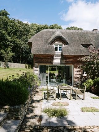 Brick Paving, Outdoor Dining Room, Country Cottage Style, French Windows, Cottage Gardens, Thatched Cottage, Modern Tiles, London House, Thatched Roof