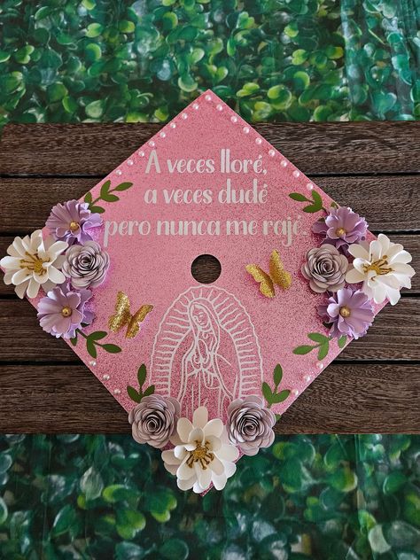 Beautiful handmade graduation cap topper with the Virgen of Guadalupe.  Everything on this topper is perfect and will make an amazing addition to your big day.  Phrase can be change. Please let me know if you need a different one on the personalization area.  Base glitter can be changed too. If you have any questions please feel free to contact me before placing your order.  Make sure it will be on time for your event. I try my best to send orders a soon as possible.  But during graduation season is hard. So if you need it sooner that the estimated time please purchase RUSH MY ORDER for topper from my shop. I will make it in 2 days. Shipping/delivery time is the same 2-6 days. ------------------------------------------------------------ Note: Once your order is out in the mail I'm not resp Cute Cap Designs, Graduation Cap Designs Sentimental, Junior H Graduation Cap, Grad Cap Inspo Mexican, Cap Decoration Graduation Black, Decorated Caps For Graduation Mexican, San Judas Graduation Cap, Virgencita Graduation Cap, Graduation Cap Designs Latina