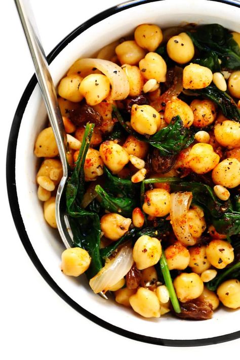 This Catalan chickpeas and spinach recipe is one of my favorite classic tapas in Barcelona. It's made with feel-good simple ingredients, it's easy to make in just 15 minutes, and it always tastes SO comforting and delicious. | gimmesomeoven.com #tapas #vegetarian #vegan #dinner #spain #barcelona #appetizer #side Tapas Vegetarian, Pirate Recipes, Easy Vegetarian Dinner Ideas, Tapas Recipes Easy, Chickpeas Spinach Recipe, Healthy Tapas, Dinner Tapas, Easy Tapas, Chickpeas And Spinach