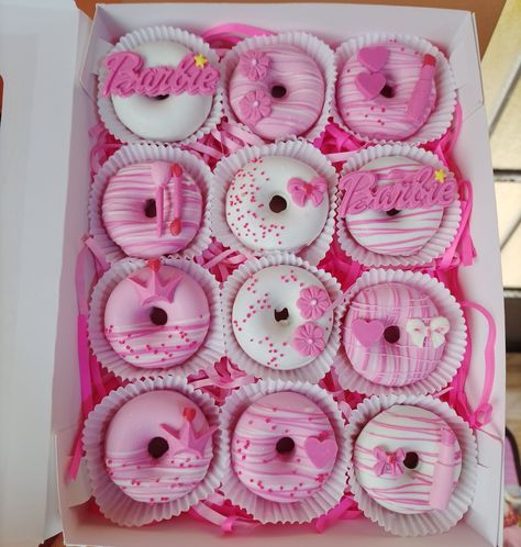 Barbie Donuts Idea, Mini Doughnut Ideas, Diy Astronaut, Donut Decorating Ideas, Donut Batter, Donut Tower, Disney Princess Gifts, Barbie Theme Party, Cake Pop Decorating