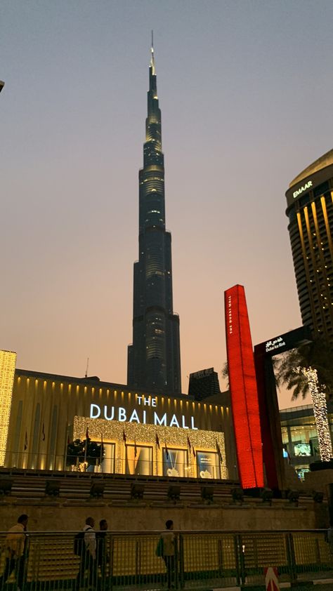 Shopping Aesthetic Luxury, Dubai Architecture, Dubai Holidays, Dubai Vacation, Dubai Aesthetic, Dubai Tour, Travel Picture Ideas, Ras Al Khaimah, Visit Dubai