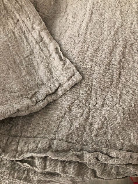 Textured linen throw made from 100% pure linen woven in a thick weave. For longer throws please message for custom listing.  The color of this throw is natural linen taupe - it is not pure grey, nor pure brown, but a mix between.  This linen fabric is not dyed. Pure natural look. Excellent for achieving slightly rustic, messy bed look. Looks fantastic in combination with white linen sheets.  Very soft, yet visually rustic, this beautiful linen blanket will be a great rustic addition to your home Natural Linen Bedroom, Industrial Feminine, Moody Bedding, Linen Bedding Styling, Linen Coverlet, Khaki Bedding, Country Blankets, White Linen Sheets, Linen Throw Blanket