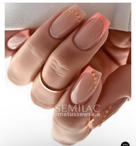 Coral Tips Nail, Nail Designs Coral Color, Coral French Tip Nails, Coral Nails With Glitter, Coral And Gold Nails, Coral Nail Ideas, Pretty French Nails, Coral Nail Designs, Coral Acrylic Nails