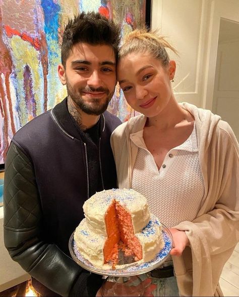 Zayn Malik Daily Content on Twitter: "Zayn and Gigi via Yolanda Hadid’s Instagram!… " Gigi Hadid And Zayn Malik, Four One Direction, Gigi Hadid And Zayn, One Direction Zayn Malik, Gigi Hadid Looks, Yolanda Hadid, Zayn Malik Pics, Hadid Sisters, Zayn Malik