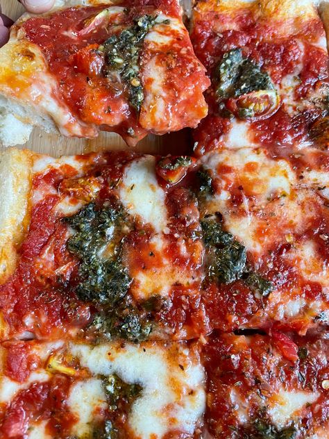 Grilled pizza topped with fresh mozzarella and marinara then striped with fresh pesto Pizza Pesto Recipes, Pizza With Pesto Sauce, Pizza Recipes Pesto, Basil Pesto Pizza Recipe, Marinara Pizza, Basil Pesto Flatbread Pizza, Pizza With Pesto, Buffalo Chicken Pizza, Cauliflower Crust