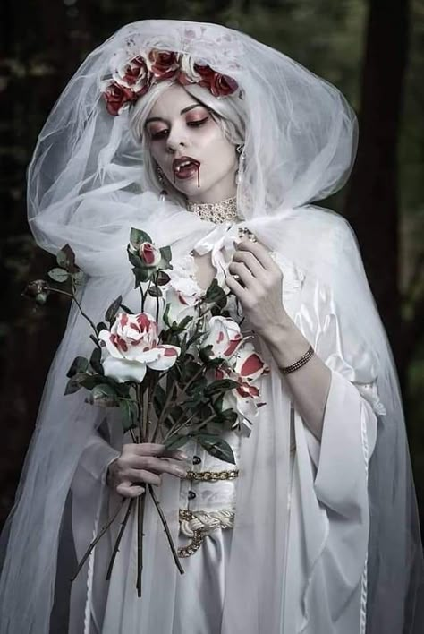 White Goth Aesthetic, Vampire Costume Women, Dracula's Brides, Dark Wedding Theme, Dark Makeup Looks, Vampire Halloween Costume, Goth Outfit Ideas, Vampire Bride, Victorian Vampire