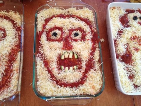 Halloween Lasagna, Vegan Family Dinner, Creepy Food, Halloween Pizza, Pumpkin Mac And Cheese, Vegetarian Main Course, Themed Dinner, Scary Face, Eat Happy