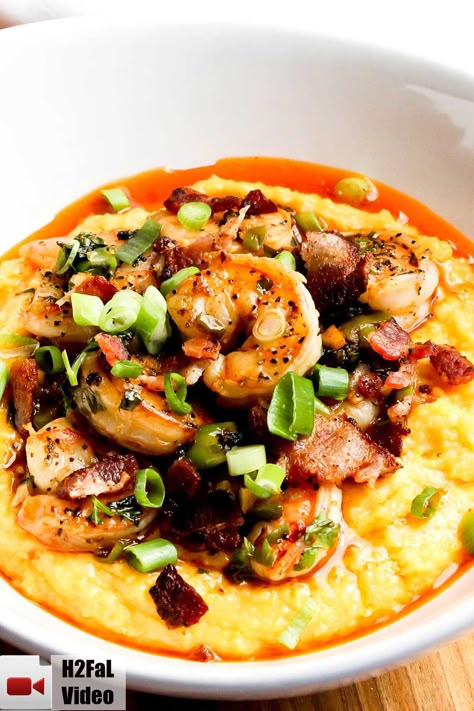 Simple Shrimp And Grits, Shrimp And Grits Recipe Southern, Pescatarian Breakfast, Yum Bowls, Raindrop Massage, Cheesy Shrimp And Grits, Charleston Shrimp And Grits, Best Shrimp And Grits Recipe, Cheesy Grits Recipe