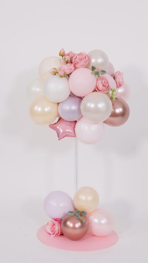 ✨Golden Vibes✨ ⚡️⚡️⚡️⚡️⚡️⚡️⚡️ Become a Pro Balloon Artist @idamevents 🎈 #diy #tutorial #tutorials #sunday #gold #golden #balon #globos… | Instagram Flower Balloon Centerpiece, Table Balloons, Balloon Centrepiece, Pink Baby Shower Centerpieces, Balloon Centerpieces Diy, Flower Box Centerpiece, Balloon Craft, Balloon Centerpiece, Mothers Day Balloons