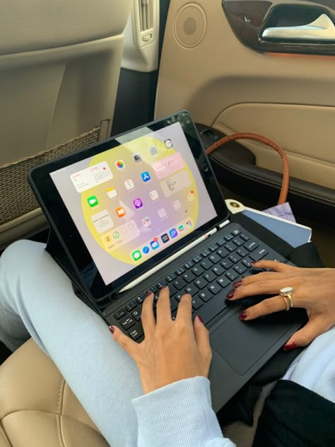 Tablet With Keyboard Aesthetic, Ipad With Pen And Keyboard, Ipad With Keyboard Aesthetic, School Ipad Aesthetic, Black Ipad Aesthetic, Ipad Work Aesthetic, Ipad Manifestation, Ipad Keyboard Aesthetic, Ipad 9th Generation Aesthetic