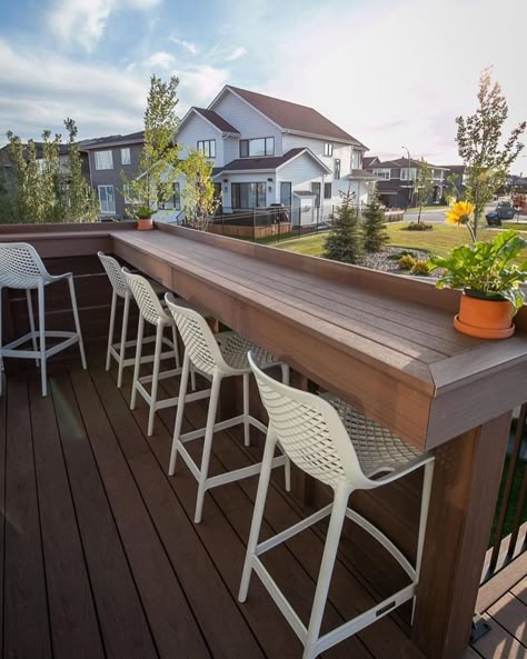 Deckorators on Instagram: “Designed to resist fading and eliminate seasonal staining, Deckorators mineral-based composite (MBC) decking is the ideal choice for this…” Built In Balcony, Deck Railing Bar Top Ideas, Deck With Built In Bar Counter, Built In Bar On Deck, Built In Deck Table, Deck With Built In Bar, Built In Patio Bar, Built In Deck Furniture, Deck Bar Railing Ideas