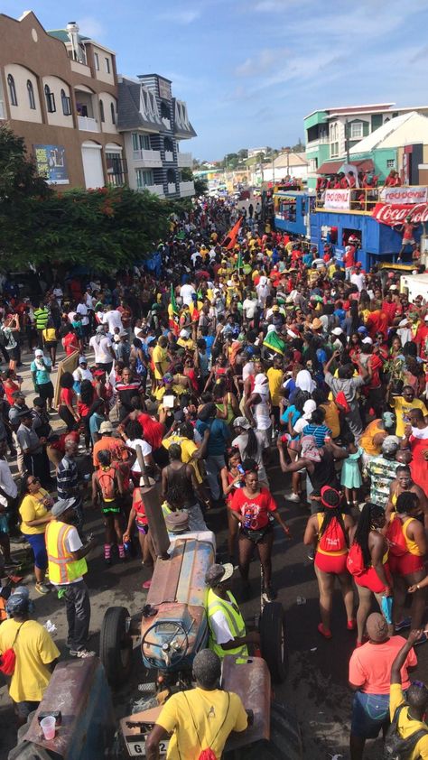 #SMALL AXE BAND FANS CAME OUT IN LARGE NUMBERS ON JOUVERT MORNING CARNIVAL DAY IN ST KITTS... St Lucia Carnival, Jouvert Outfit, Carnival Carribean, Jouvert Carnival, Bsf Activities, Barbados Carnival, Carnival Day, Jamaica Carnival, Island Gyal