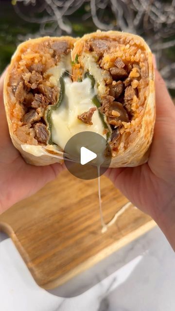 Chili Relleno Burrito, Chile Rellenos Recipe, Chile Relleno Burrito, Poblano Burrito, Best Chile Relleno Recipe, Chile Relleno Sauce, Poblano Pepper Recipes, Chile Relleno Recipe, Mexican Chili