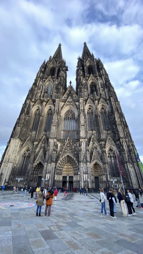 Cologne Cathedral Germany, Gothic Arch, Pretty View, Gothic Buildings, Emo Stuff, Dark Landscape, Cathedral Architecture, European Architecture, Cologne Germany