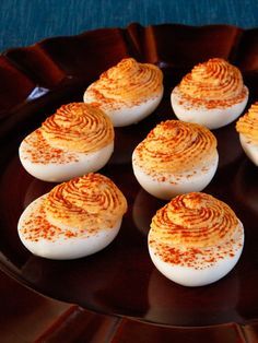 Hummus Sriracha Deviled Eggs - Spiced Up, Lightened Up, Smoky Deviled Eggs Recipe Ways To Eat Hummus, Sriracha Deviled Eggs, Thanksgiving Deviled Eggs, Devilled Eggs Recipe Best, Deviled Eggs Recipe Classic, Avocado Deviled Eggs, Best Deviled Eggs, Bacon Deviled Eggs, Deviled Eggs Recipe