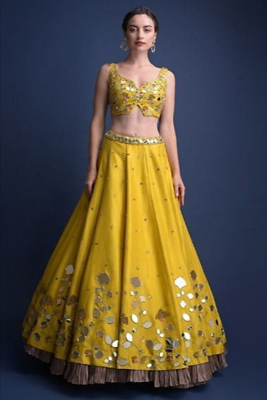 Work Lehenga Designs, Latest Chaniya Choli Design, Bridal Lehenga Designs Latest, Yellow Lehenga Choli, Lehengas For Wedding, Lehenga Designs Latest, Haldi Dress, Choli Design, Design Kurti