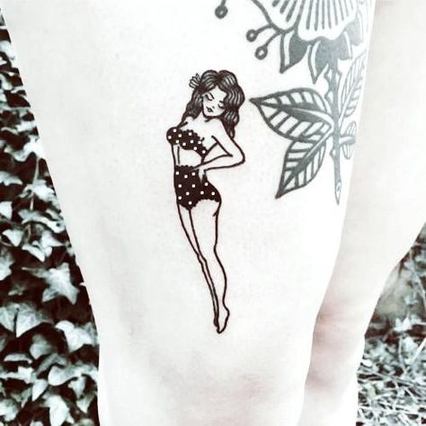 Small Pinup Tattoo, Black And White Pinup Tattoo, Woman Body Tattoo Design, Pinup Tattoos For Women, Traditional Pin Up Tattoo, Neotraditional Sleeve, Patch Tattoos, High Heel Tattoos, Pin Up Tattoo