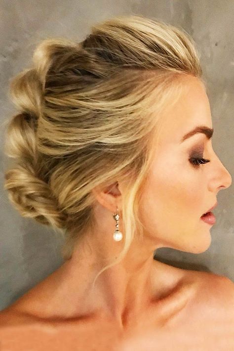 Faux Hawk Updo, Chignon Simple, Faux Hawk Braid, Easy Updos For Medium Hair, Easy Updos For Long Hair, Hair Updos Tutorials, Prom Hair Updo, Long Box Braids, Peinados Recogidos