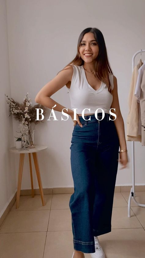 Básicos 
 • Pantalón de vestir
 • Pantalón de mezclilla
 • Blusa blanca
 • top blanco y negro
 • Tenis blancos 
 • Tacones negros
 • Mocasines Outfit Tenis Blancos, Minimalist Wardrobe Capsule, Casual Oufits, Outfits Juvenil, Outfits Con Jeans, Uni Outfits, Diy Fashion Clothing, Trendy Fashion Outfits, Basic Outfits