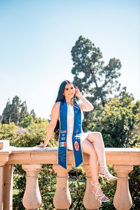 Ucla Graduation, College Grad Pictures, Graduation Pic Ideas, College Graduation Photoshoot, Grad Photography, Graduation Photography Poses, College Graduation Pictures, Graduation Poses, Graduation Portraits