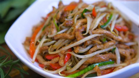 Pork And Bean Sprouts, Bean Sprout Stir Fry, Bean Sprout Recipes, Pork Stir Fry Recipes, Vietnamese Dishes, Fried Beans, Bean Sprout, Chinese Cooking Wine, Better Than Takeout