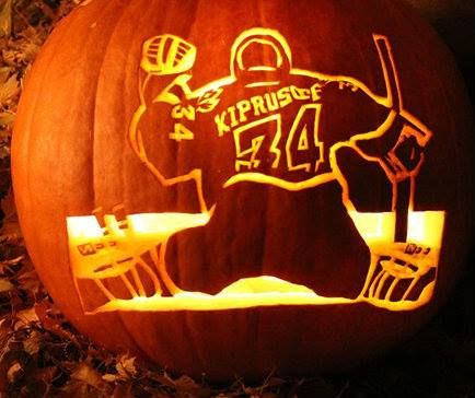 Miikka Kiprusoff Calgary Flames hockey Halloween pumpkin Hockey Pumpkin Carving, Hockey Pumpkin, Calgary Flames Hockey, Hockey Cakes, Hockey Halloween, Hockey Bedroom, Cute Pumpkin Carving, Hockey Decor, Hockey Room