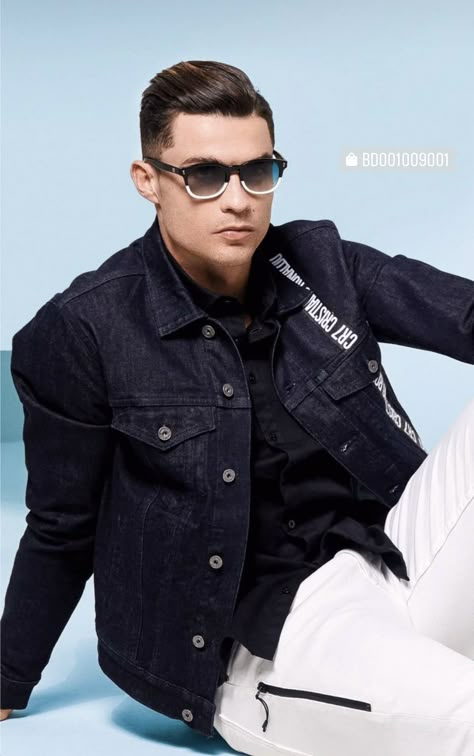 Christiano Ronaldo Fashion, Cristiano Ronaldo Lifestyle, Kaka And Ronaldo, Cristiano And Messi, Ronaldo Lifestyle, Cristiano Ronaldo Pfp, Ronaldo Fashion, Cristiano Ronaldo Messi, Juventus Ronaldo