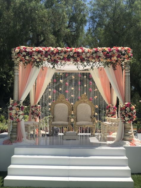 Hindu Wedding Decorations, Mandap Decoration, Indoor Wedding Decorations, Indian Wedding Decorations Receptions, Engagement Stage Decoration, Mandap Design, Wedding Hall Decorations, Wedding Stage Decor, Destination Wedding Decor