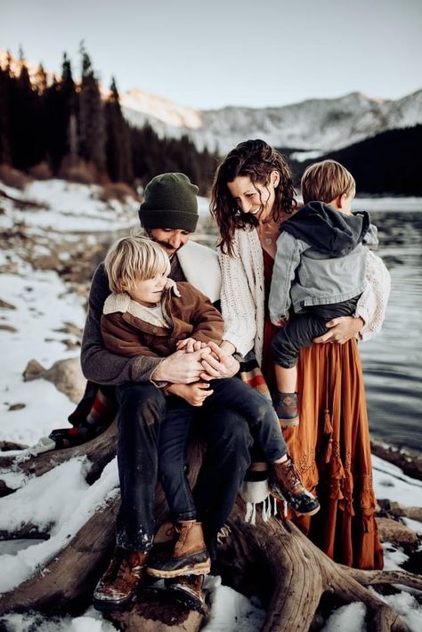 Emotive Family Photography, Stormy Solis, Moody Family Photos, Adult Family Photography, Snowy Photoshoot, Winter Family Photoshoot, Family Photos What To Wear, Spring Portraits, Winter Styling