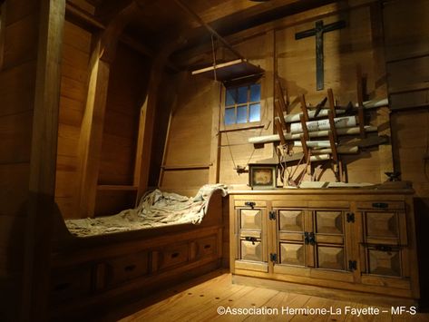 Pirate Ship Bedroom, Pirate Room Decor, Ship Cabin, Century Boats, Pirate Bedroom, Interior Concept Art, Galleon Ship, Pirate Room, Spanish Galleon