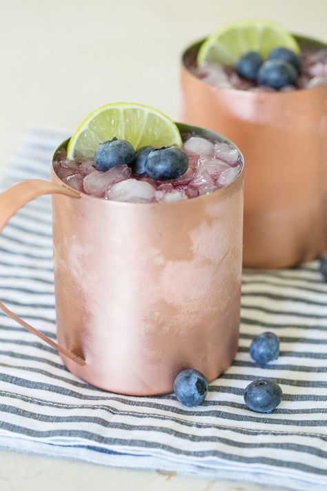 Blueberry Moscow Mules - Moscow Mules are my favorite drinks. - Ellen Blueberry Mule, Fruity Recipes, Moscow Mules, Moscow Mule Recipe, Mule Recipe, Homemade Syrup, Ginger Ale, Lifestyle Inspiration, Wine And Dine