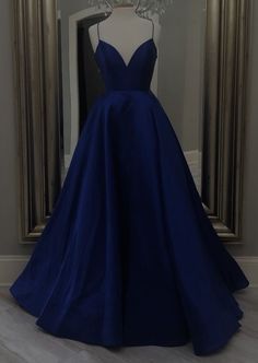 Prom Dresses 2023 Blue, Prom Dress Inspo 2023, Blue Grad Dresses, Prom Dress Elegant, Prom Dress Inspo, Prom Dresses Elegant, Deb Dresses, Classy Prom Dresses, Stunning Prom Dresses