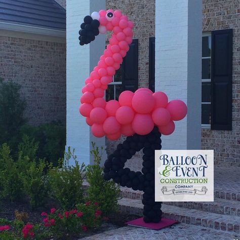 Flamingo Balloon Garland, Balloon Flamingo, Tropical Balloons, Pink Graduation Party, Flamingo Balloons, Balloon Garland Diy, Flamingo Birthday Party, Balloon Company, Fiesta Tropical