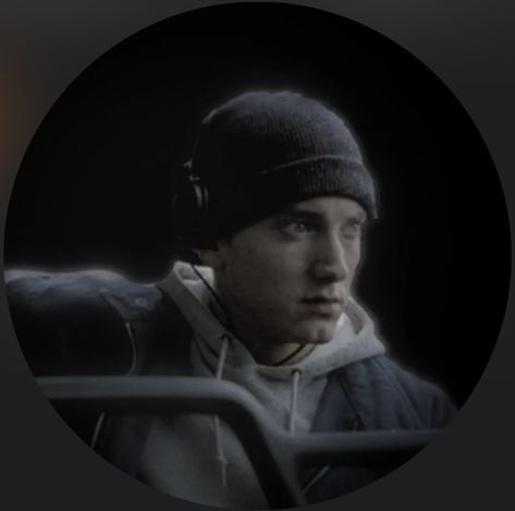 Eminem Pfp Aesthetic, I Love Eminem Pfp, Eminem Pfps, Eminem 8mile, Eminem 8 Mile, Eminem Pfp, Funny Roasts, Fb Profile Photo, White Guy