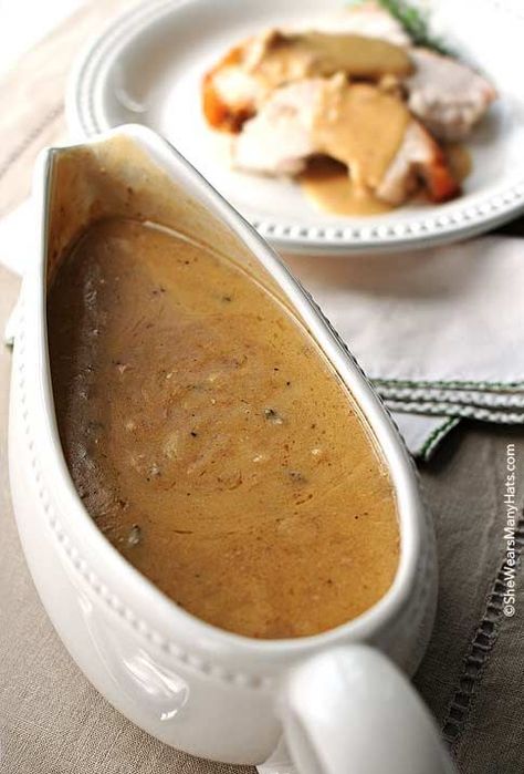 Making Turkey Gravy, Pan Gravy, Turkey Gravy Recipe, Homemade Gravy, Turkey Gravy, Think Food, Gravy Recipes, Holiday Cooking, Marinara