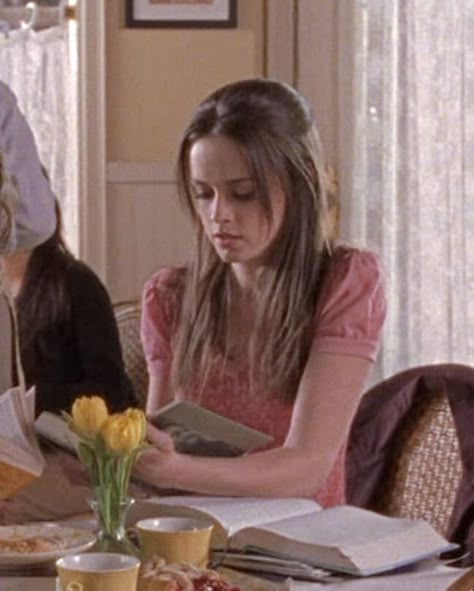 Rory Gilmore Yale, Dave Rygalski, Kim 90s, Rory Gilmore Reading, Rory Jess, Gilmore Girls Aesthetic, Gilmore Style, Richard Gilmore, Rory Gilmore Style