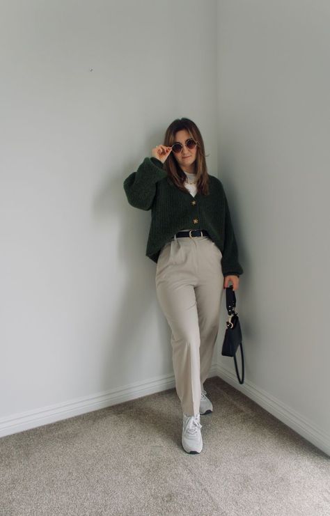 Winter Outfits Aesthetic Petite, Business Casual Outfits For Women Gen Z, Business Casual Teenage Girl, Bcba Work Outfit, Physiotherapist Outfit, Business Casual Young Women, Green Cardigan Outfit Aesthetic, Cute Office Outfits Young Professional, Cardigan Office Outfit