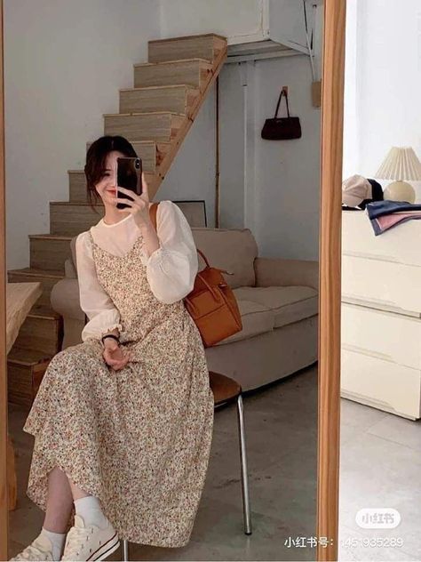 Dress With Skirt Underneath, Floral Outfit Ideas Classy, Modest Fashion Korean, Minimalist Dress Outfit, Korean Dress Ideas, Korean Modest Outfits, Modest Korean Fashion, Korean Summer Outfit, Korean Dress Outfit