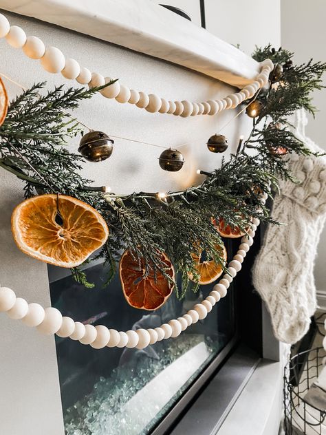 Christmas Tree With Orange Garland, Grapefruit Garland, Orange Slice, Dried Orange Slices, Dried Oranges, Christmas Mantle, Orange Garland, Holiday Cocktails, Mantle Decor