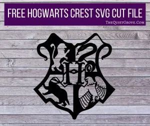 Harry Potter Svg Free, Harry Potter Christmas Ornaments, Svgs Free, Harry Potter Free, Harry Potter Svg, Free Svgs, Theme Harry Potter, Projets Cricut, Hogwarts Crest