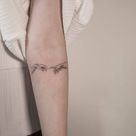 The creation of Adam inspired fine line style tattoo on the left inner forearm. Connecting Tattoos, Korea Tattoo, Tatuagem Masculina Pequena, Korean Tattoos, Inner Forearm, Mini Tattoo, 4 Tattoo, Inspiration Tattoos, Style Tattoo