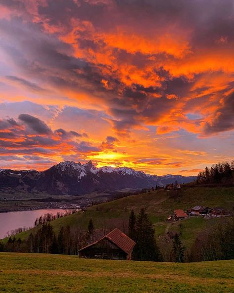 Switzerland Countryside, Ethereal Photography, Switzerland Photography, Country Sunset, African Sunset, Pretty Landscapes, Swiss Alps, Dream Destinations, Nature Lovers