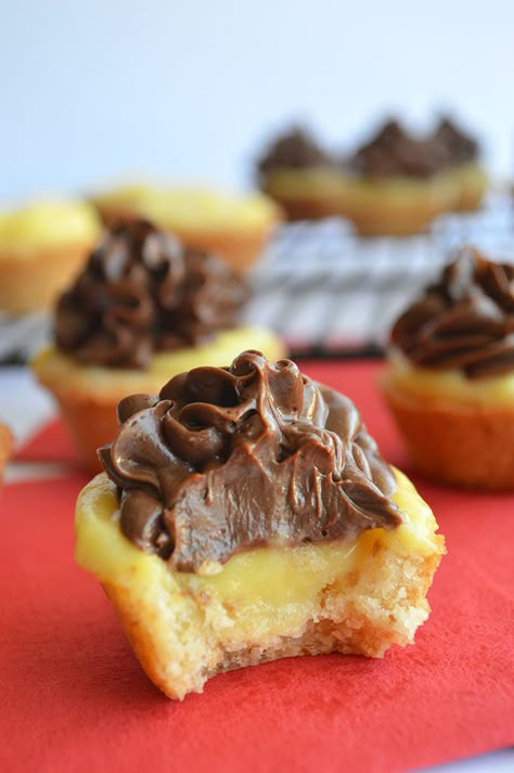 Chocolate Ganache Frosting Easy Eclair Recipe, Eclair Cookie, Easy Eclairs, Dream Cookies, Cookie Cups Recipe, Eclair Recipe, Chocolate Ganache Frosting, The Whoot, Cookie Cups