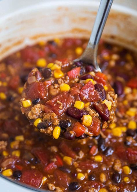 EASY One-Pot Healthy Turkey Chili Recipe - I Heart Naptime Stove Top Turkey Chili, Simple Turkey Chili Recipe, Healthy Chili Recipe, Turkey Chili Recipe Easy, Healthy Chili Recipe Turkey, Healthy Turkey Chili, Easy Turkey Chili, Ground Turkey Chili, Chili Recipe Healthy