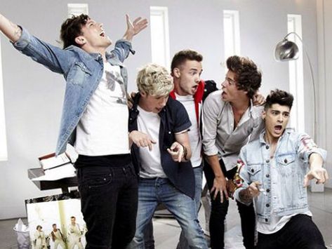 JULY 2013: "Best Song Ever" One Direction Music, One Direction Songs, One Direction Images, One Direction Wallpaper, Best Song, Midnight Memories, What Makes You Beautiful, One Direction Photos, Best Song Ever